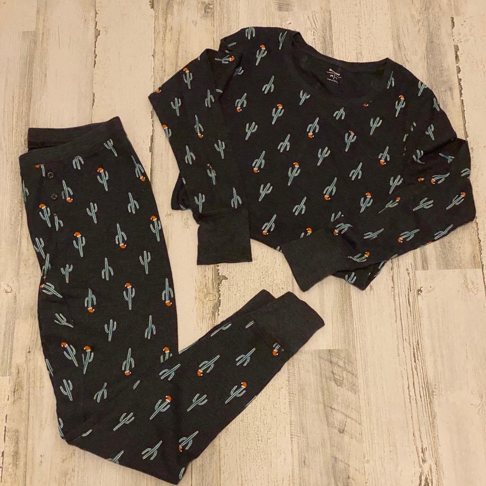 EUC Old Navy Christmas Cactus Pajama Set Medium